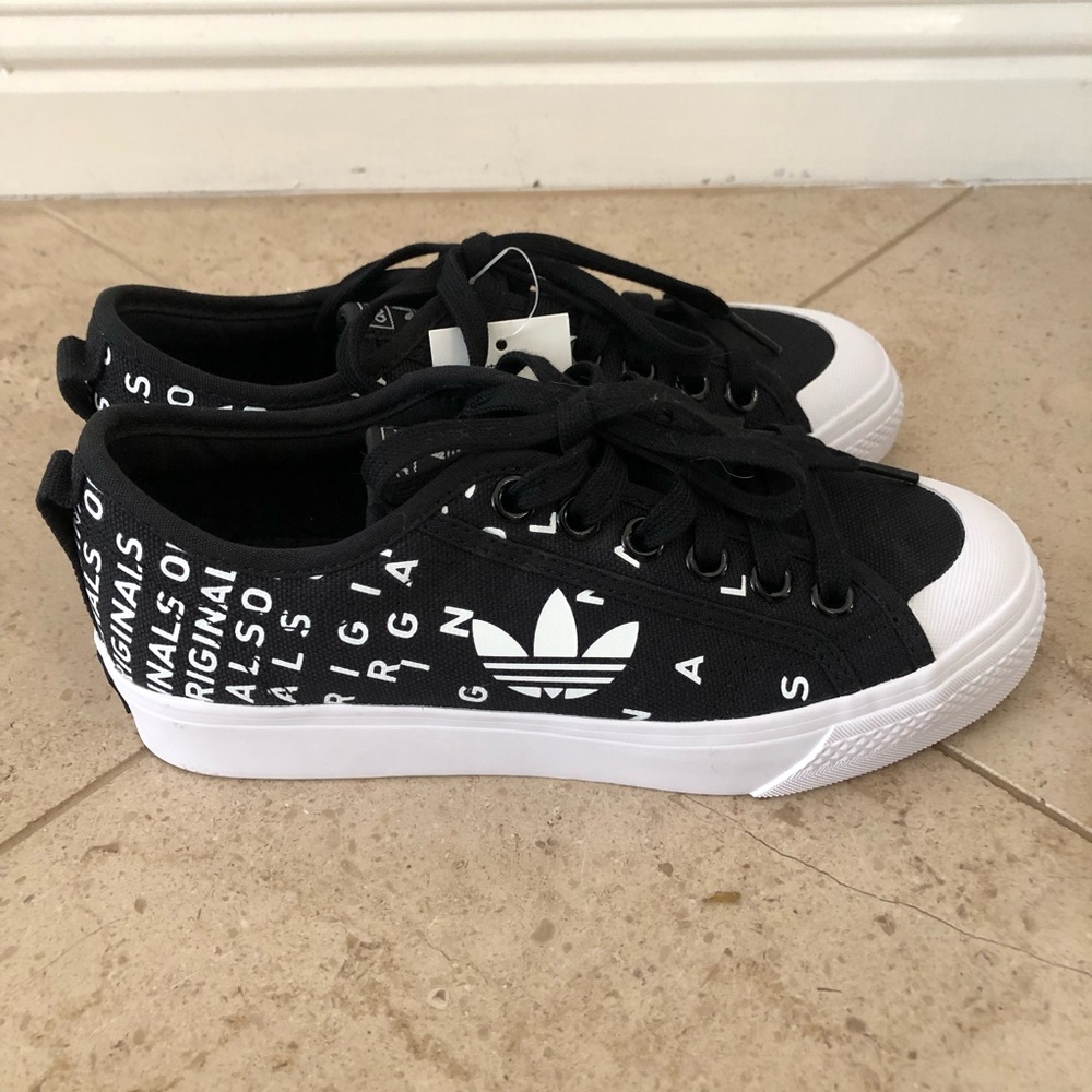 NWT Adidas Women’s Nizza Trefoil Sneakers
